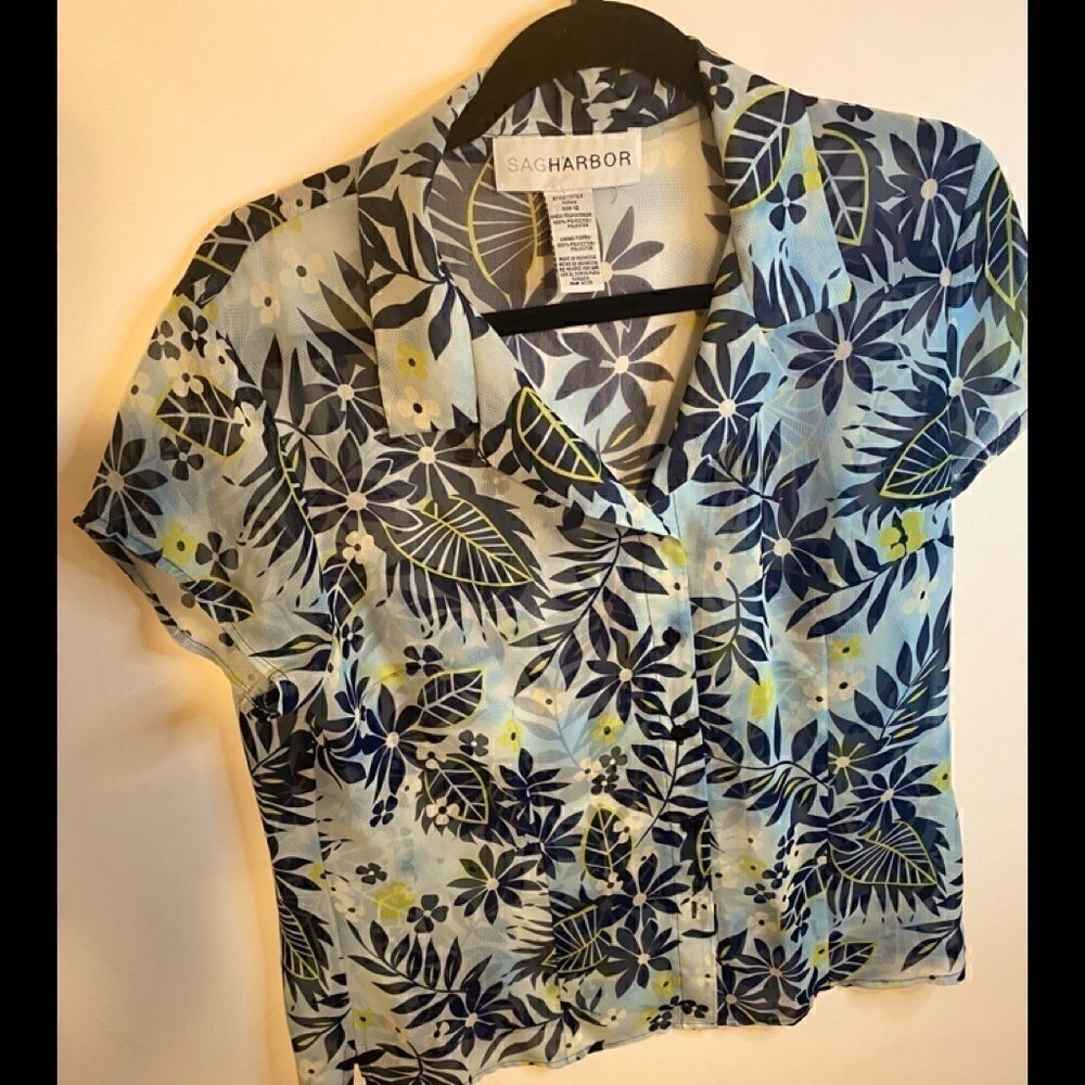 🥀Sag Harbor Floral Blue short sleeve Shirt size12